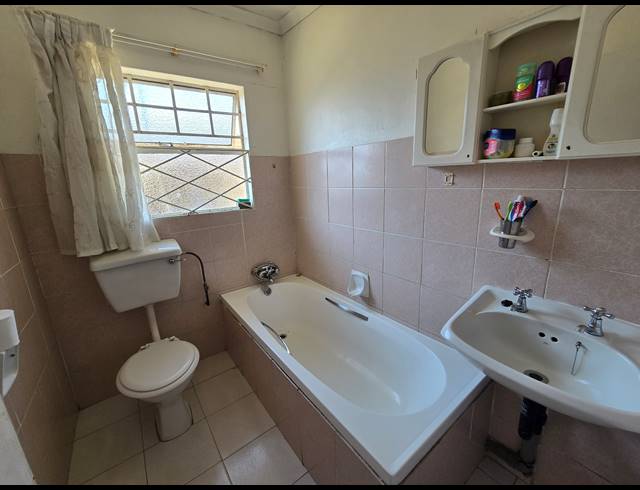 2 BEDROOM FREEHOLD FOR SALE IN MOFFAT VIEW